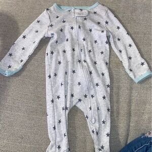 Cloud island 0-3M onesie / footie gray and green with stars zip up
